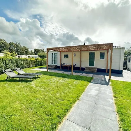 539 Op Recreatiepark De Wielen Chalet *