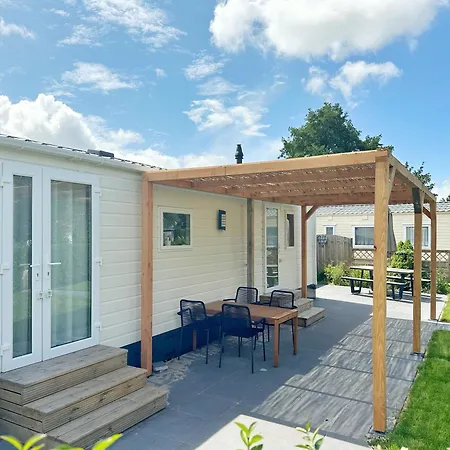 539 Op Recreatiepark De Wielen * Sint Maarten