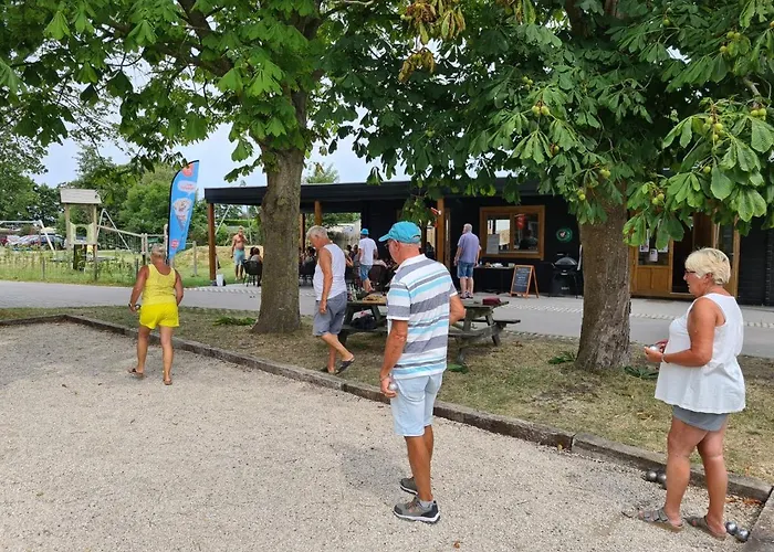 539 Op Recreatiepark De Wielen Шале