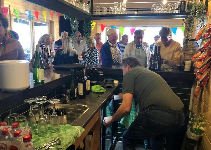 539 Op Recreatiepark De Wielen 샬레 *